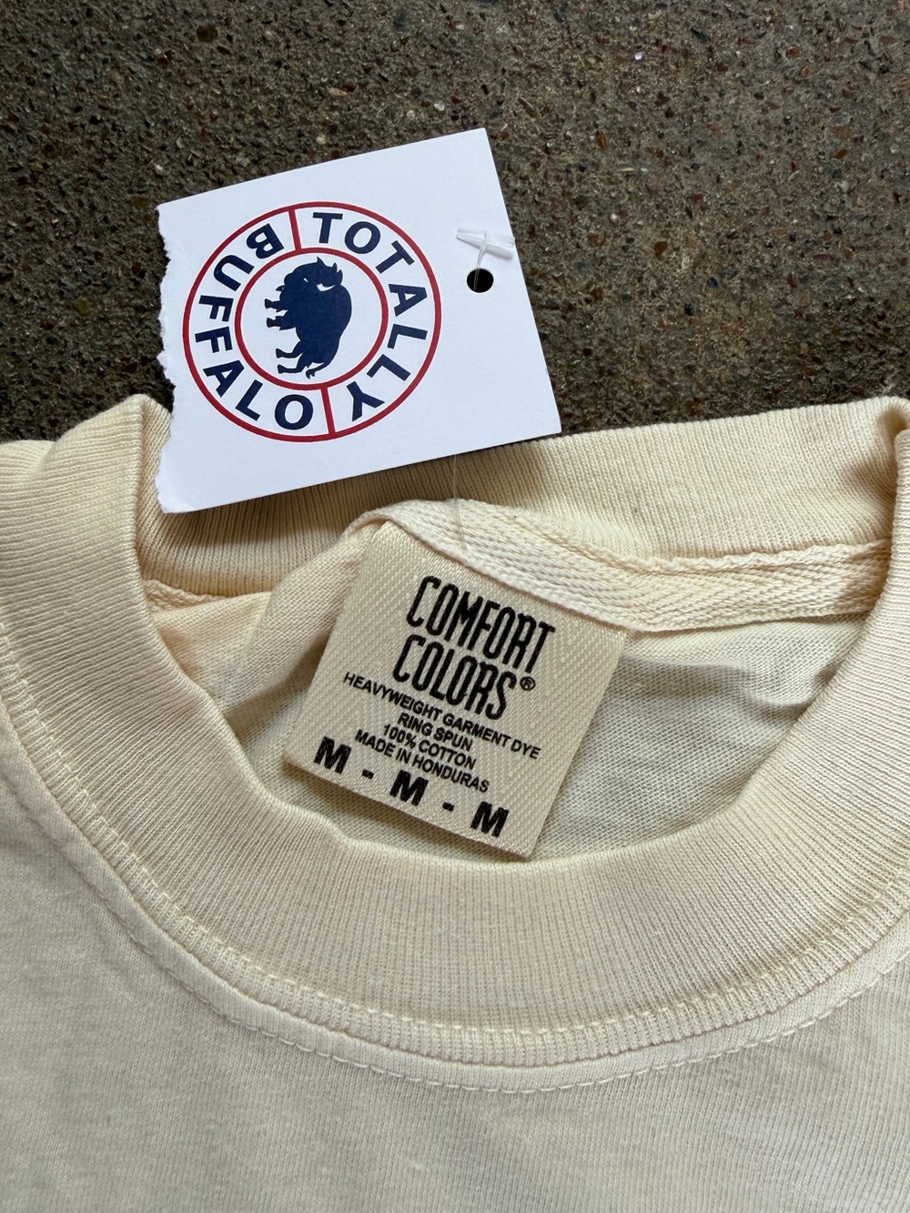 NWT Totally Buffalo Store Buffalo Bills TShirt Farewell Season Cream Size Medium - Picture 3 of 3